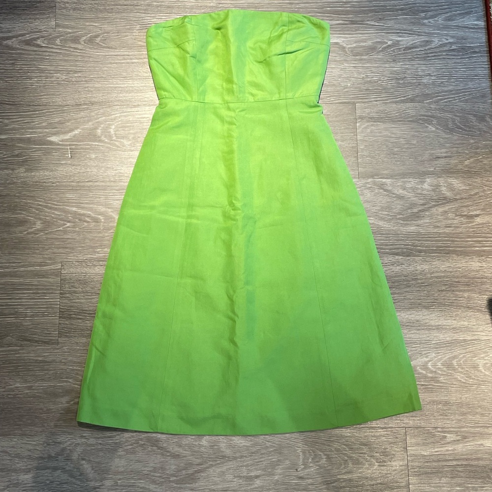 Elegant green strapless dress